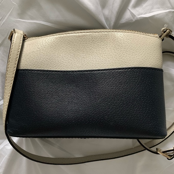 Kate Spade Cross Body Purse, like new - Picture 2 of 2